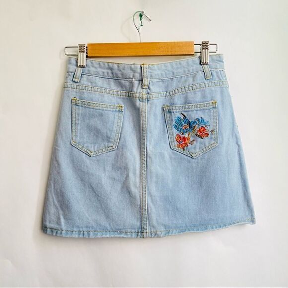 FLORAL Embroidered Denim Skirt - Picture 2 of 5